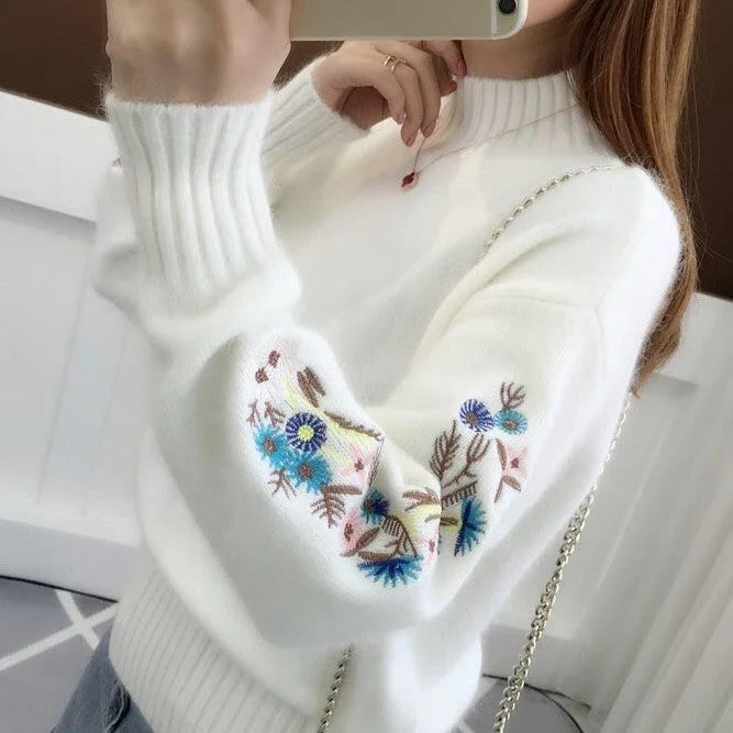 Thick knit cashmere sweater with floral embroidery